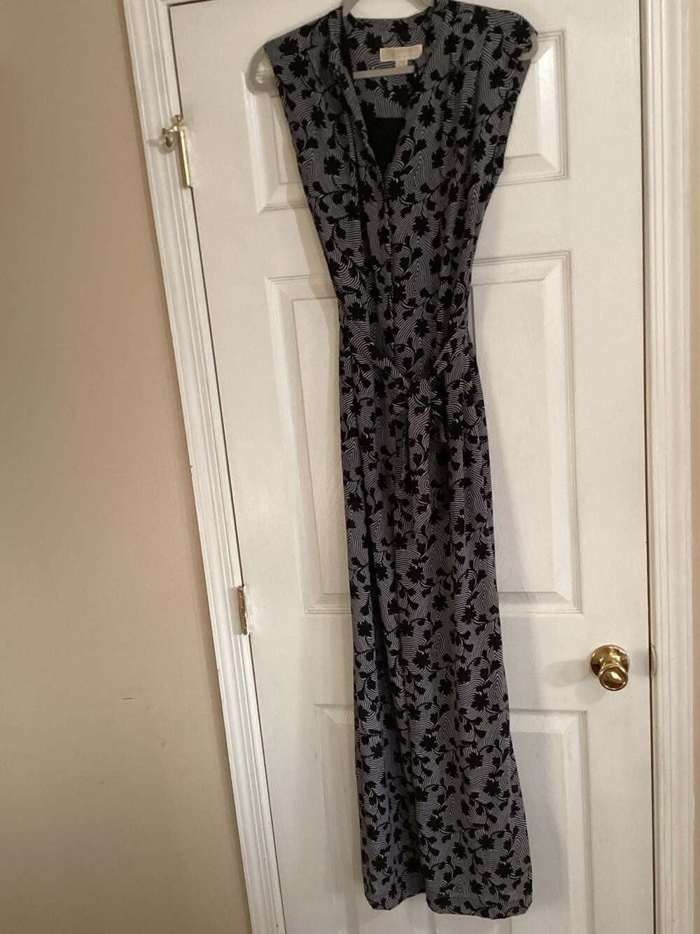 MICHAEL Michael Kors Black and White Floral Wave Print Sleeveless Maxi Dress